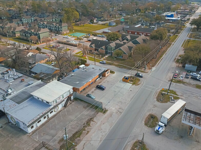 More Photos Of 515 Berry Rd, Houston Freestanding For Lease