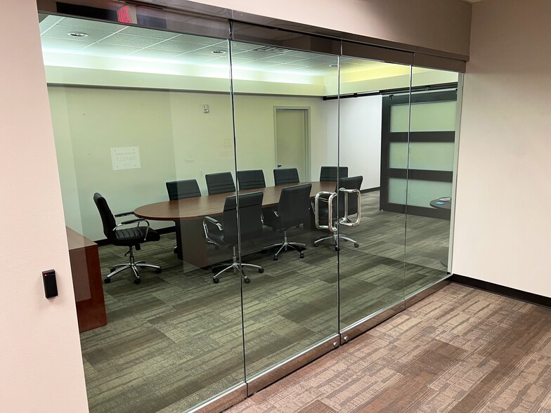 More Photos Of 10304 E I-10 Fwy, Houston Bank For Lease