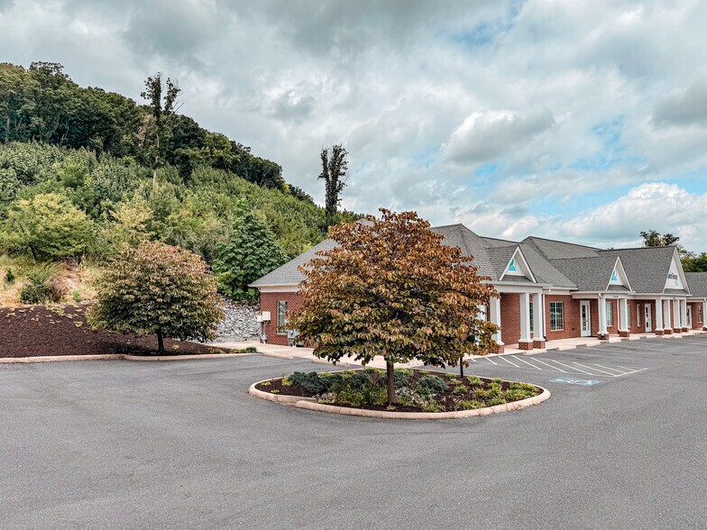 More Photos Of 100 Red Oak Drive, Staunton Office For Sale