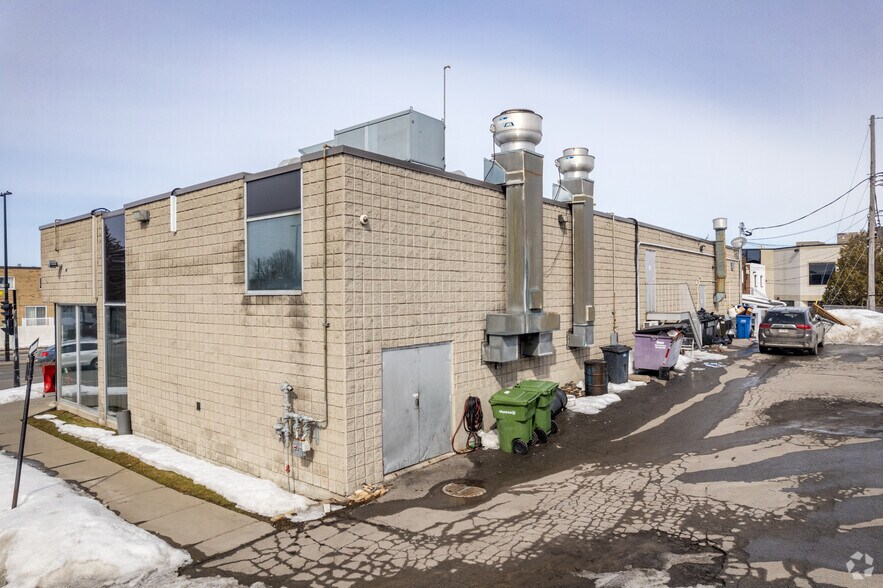 More Photos Of 7300-7310 Boul Maurice-Duplessis, Montréal Restaurant For Lease