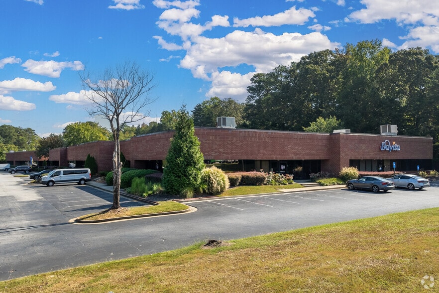 More Photos Of 3201 Atlanta Industrial Pky NW, Atlanta Light Distribution For Lease