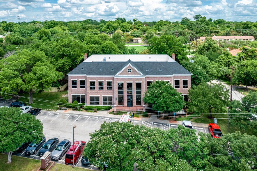 More Photos Of 300 Austin Hwy, San Antonio Office For Lease