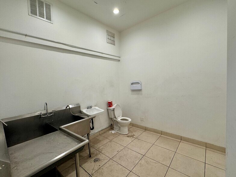 More Photos Of 13300 Ralston Ave, Sylmar Light Manufacturing For Lease