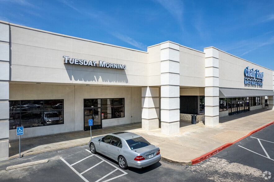 More Photos Of 2300 Lohman's Crossing Rd, Lakeway Unknown For Lease