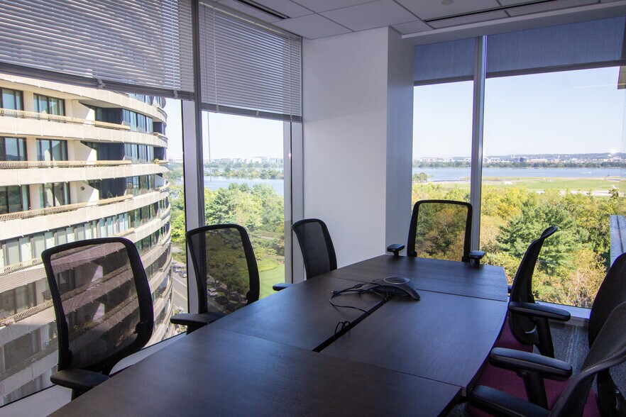 More Photos Of 1400 Crystal Dr, Arlington Office For Lease