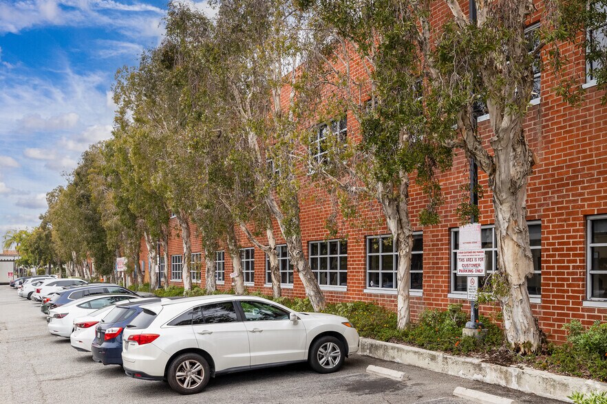 More Photos Of 2644 30th St, Santa Monica Loft Creative Space For Lease