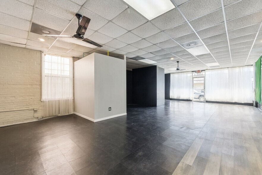 More Photos Of 5866 Love St, Austell Storefront For Sale