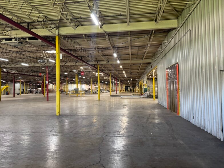 More Photos Of 800 Baker Rd, Dexter Warehouse For Lease