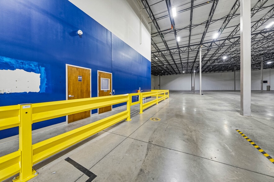 More Photos Of 4689 Industry Dr, Medford Distribution For Lease