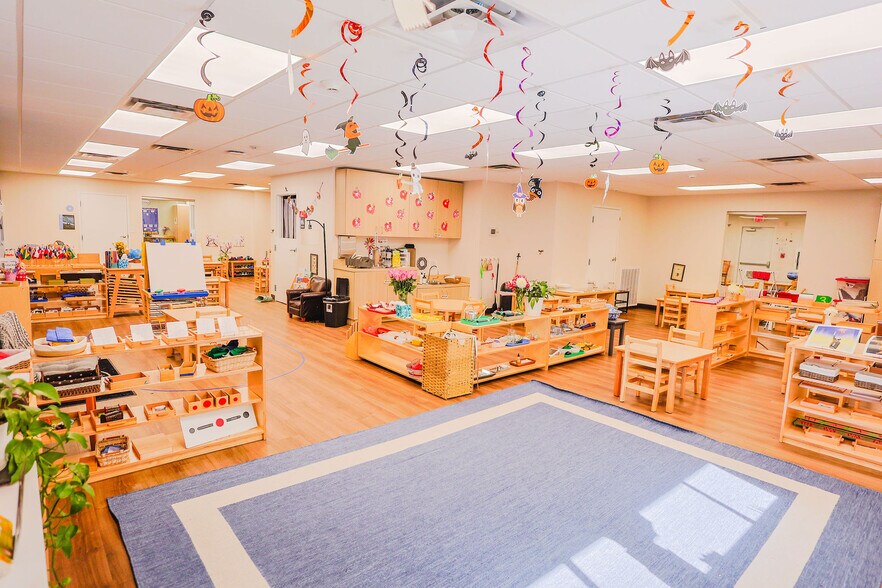 More Photos Of 2358 Shallowford Rd, Marietta Daycare Center For Sale