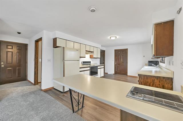 More Photos Of 821 S Broadway, Green Bay Restaurant For Sale