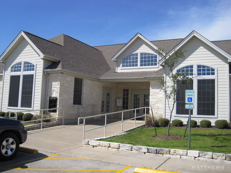 Primary Photo Of 112 Cimarron Park Loop, Buda Medical For Lease