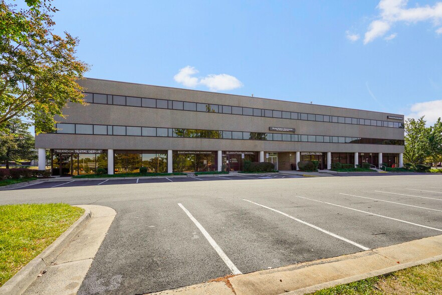 More Photos Of 131 Elden St, Herndon Medical For Lease