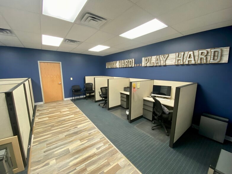 More Photos Of 9635 Park Davis Dr, Indianapolis Warehouse For Sale