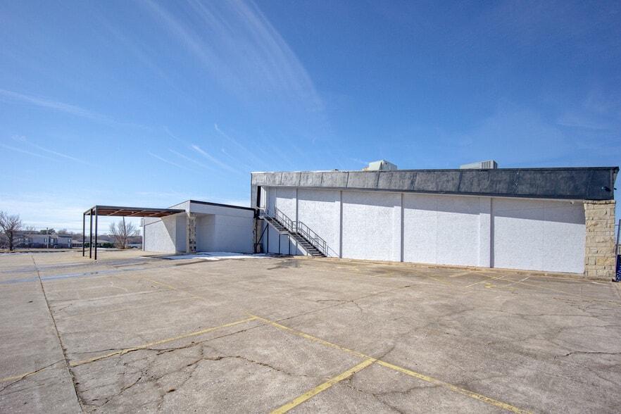 More Photos Of 6825 W Wilshire Blvd, Oklahoma City Theater Concert Hall For Sale