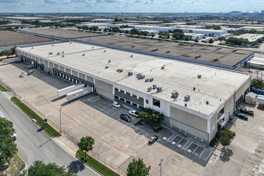 More Photos Of 807-809 110th St, Arlington Distribution For Lease