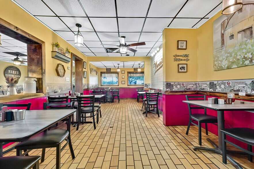 More Photos Of 104 S US Highway 41, Inverness Restaurant For Sale