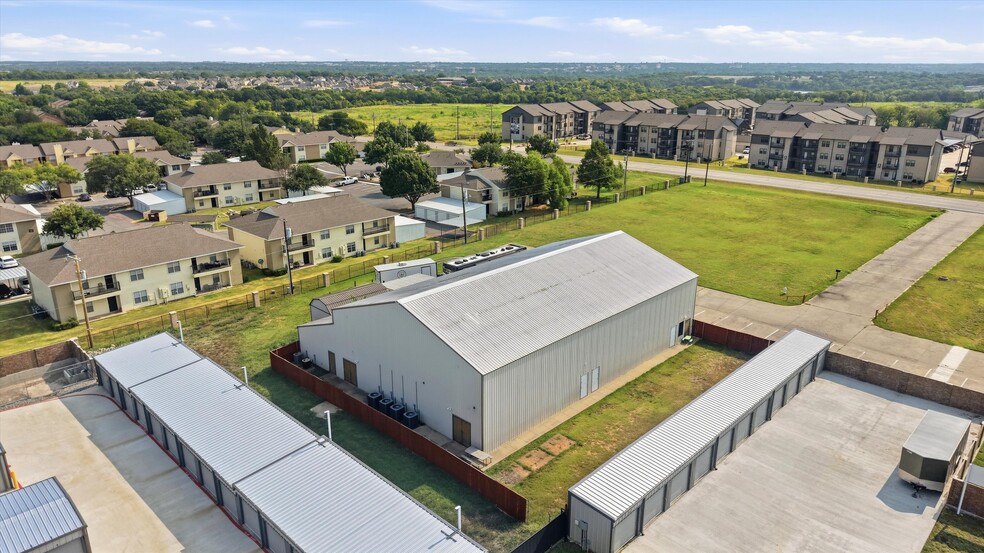 More Photos Of 920 S Heritage Pky, Sherman Specialty For Sale