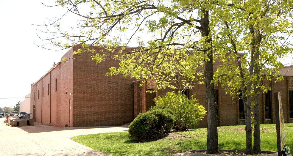 More Photos Of 32102 Howard Ave, Madison Heights Warehouse For Lease