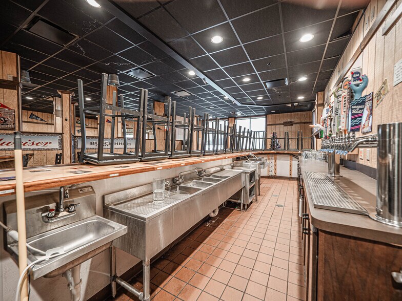 More Photos Of 401 Walker Dr, Henderson General Retail For Sale