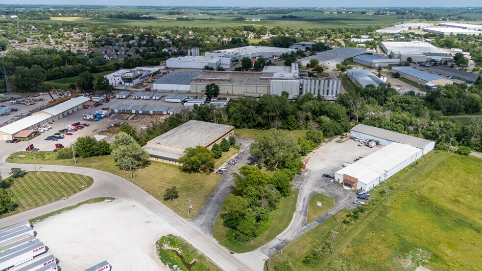 More Photos Of 2860 Industrial Park Rd, Iowa City Warehouse For Sale