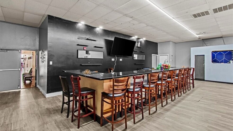 More Photos Of 420 E Ave C, Killeen Freestanding For Lease