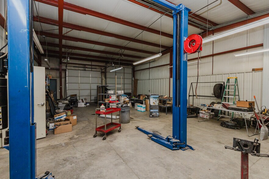 More Photos Of 2555 N Market St, Wichita Auto Repair For Sale