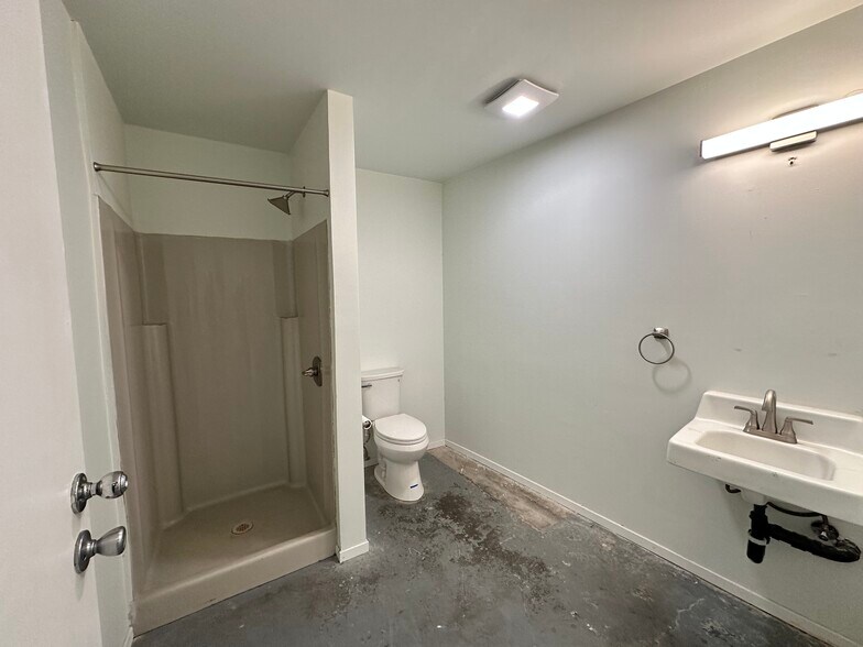 More Photos Of 2315-2325 Jesse St, Los Angeles Warehouse For Sale