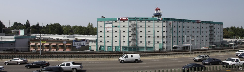 More Photos Of 1100-1150 NE 28th Ave, Portland Self Storage For Lease