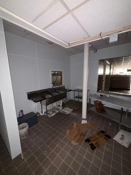 More Photos Of 975 Broadway St, Buffalo General Retail For Sale