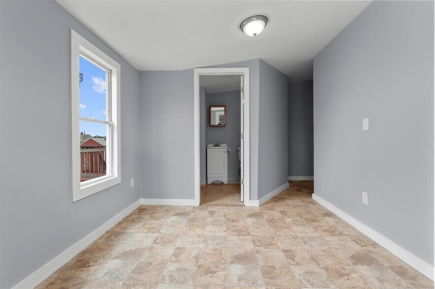 More Photos Of 39 Jane St, Bridgeport Apartments For Sale