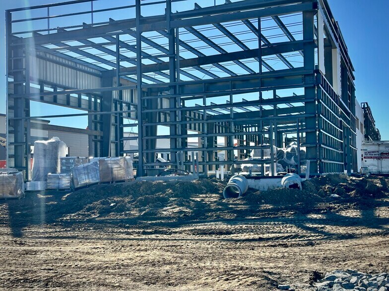 More Photos Of 13833 E Briarwood Ave, Centennial Light Distribution For Lease