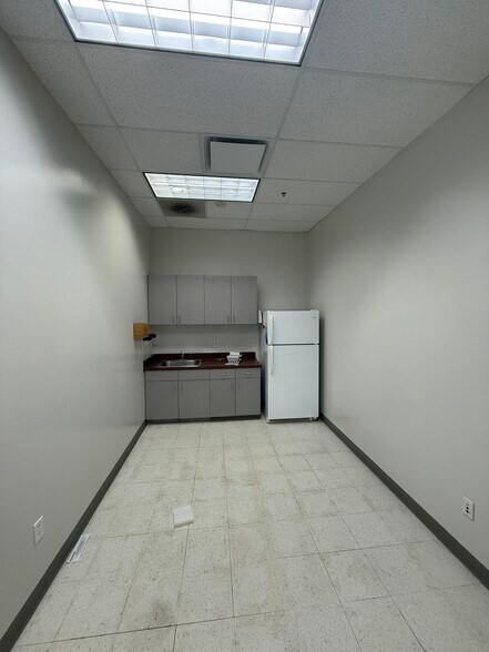 More Photos Of 2526 Qume Dr, San Jose Light Distribution For Lease