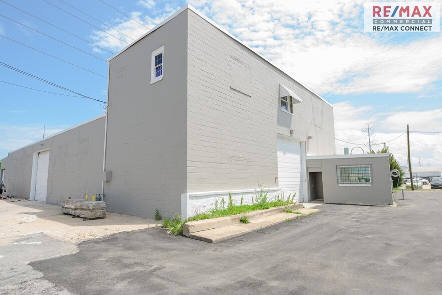 More Photos Of 2850 Cromwell Rd, Norfolk Warehouse For Sale