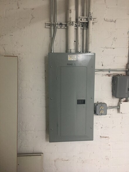 More Photos Of 35 6th St, San Francisco Hotel For Lease