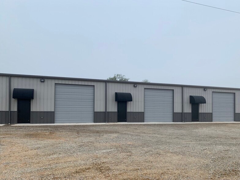 More Photos Of 1011 Upper Denton Rd, Weatherford Warehouse For Lease