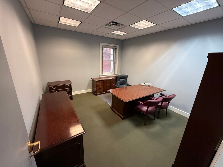 More Photos Of 1310 Market St, Wheeling Office For Lease
