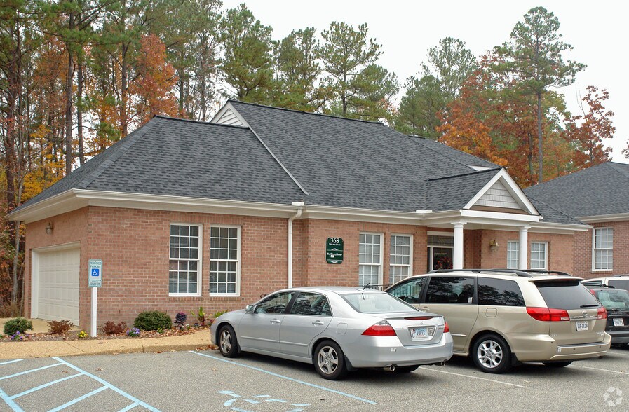 More Photos Of 368 McLaws Cir, Williamsburg Office For Lease