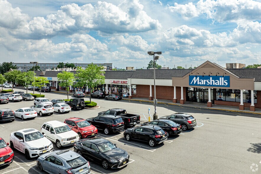 More Photos Of 8-10 Franklin St, Bloomfield Freestanding For Lease