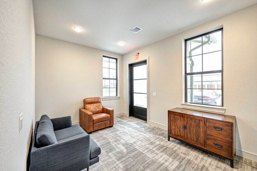 More Photos Of 10242 Greenhouse Rd, Cypress Office For Lease