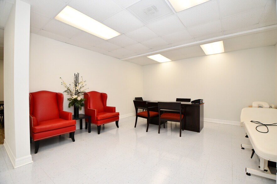 More Photos Of 7118 Harrisburg Blvd, Houston Medical For Sale