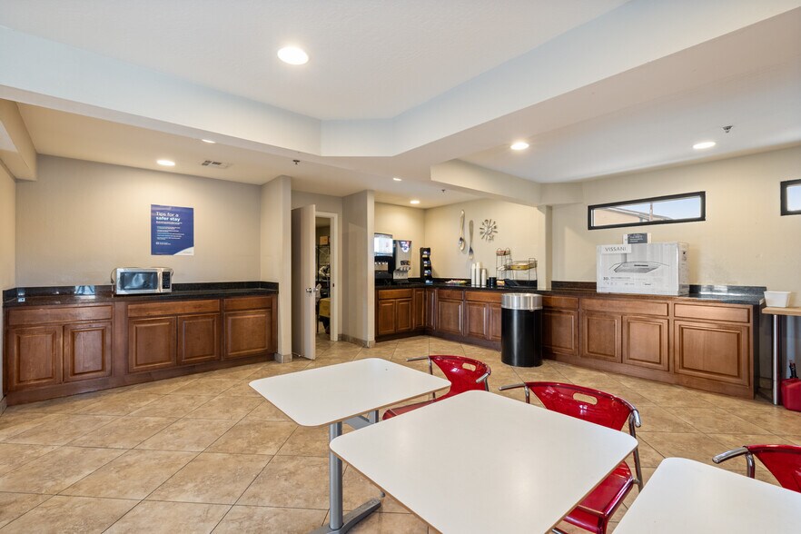 More Photos Of 1701 W Baseline Rd, Tempe Hotel For Sale