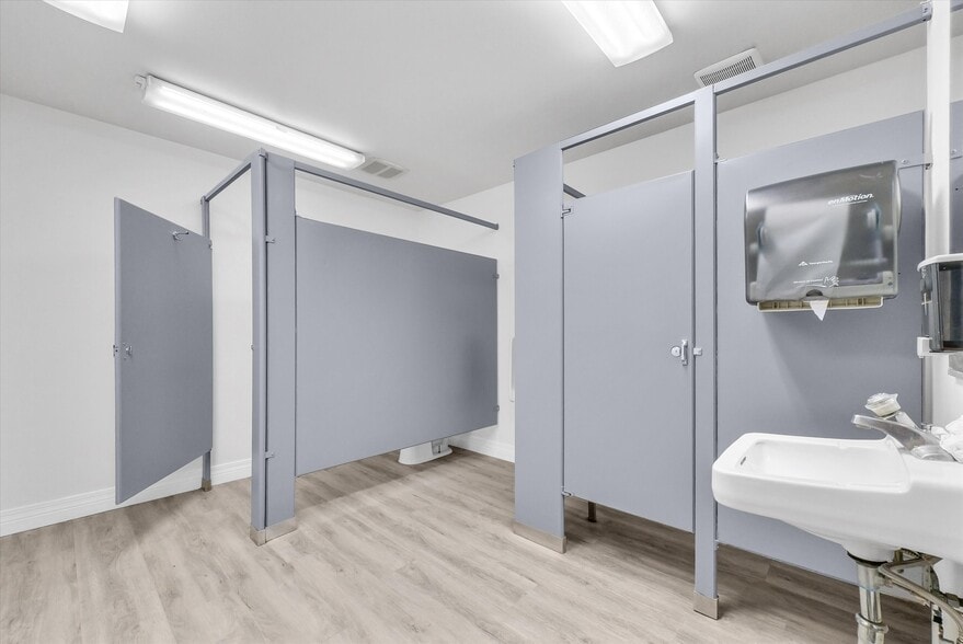 More Photos Of 15384 Arrow Blvd, Fontana Office For Lease