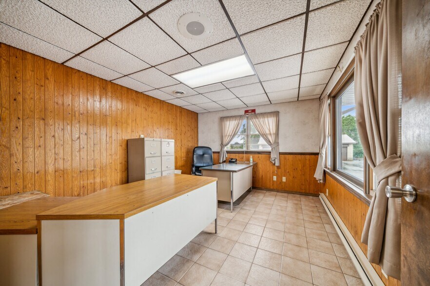 More Photos Of 123 Crossroads Rd, Scottdale Light Distribution For Sale