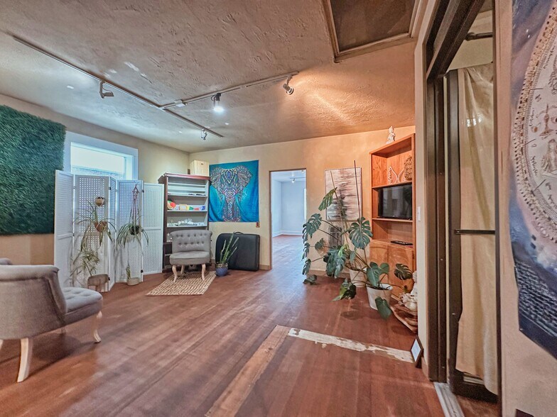 More Photos Of 111 2nd S Ave, Okanogan Storefront Retail Office For Sale