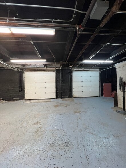 More Photos Of 58 Pulaski St, Peabody Manufacturing For Lease