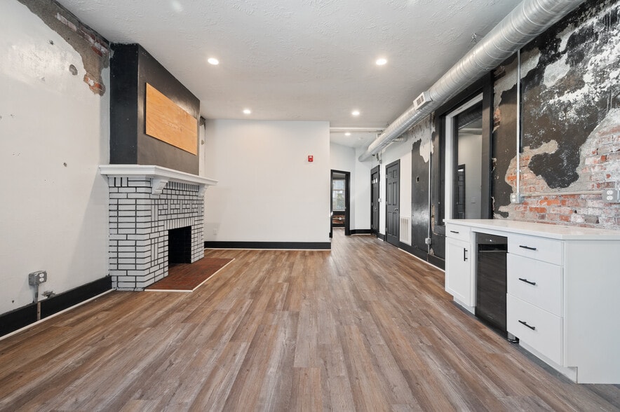 More Photos Of 200-208 E Eighth Ave, Munhall Freestanding For Sale