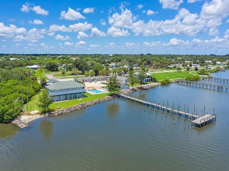 More Photos Of 412 Indian River Dr, Sebastian Hotel For Sale