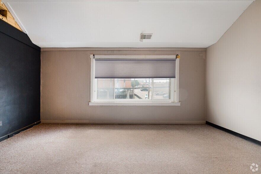 More Photos Of 1031-1035 S Big Bend Blvd, Saint Louis General Retail For Sale