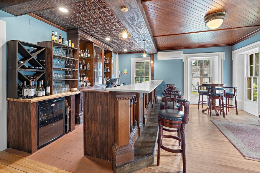 More Photos Of 3904 Vt Route 7A, Arlington Hospitality For Sale